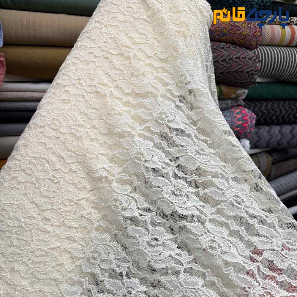 پارچه مجلسی دانتل قیطون دوزی کشی رنگ کرم طبیعی طرح گل متوسط