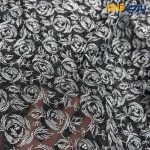 پارچه مجلسی تور کتان کره ای زمینه تور مشکی طرح گل سفید
