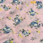 پارچه بهاره تابستانه وال طرحدار زمینه صورتی روشن گل آبی متوسط عرض ۱۵۰
