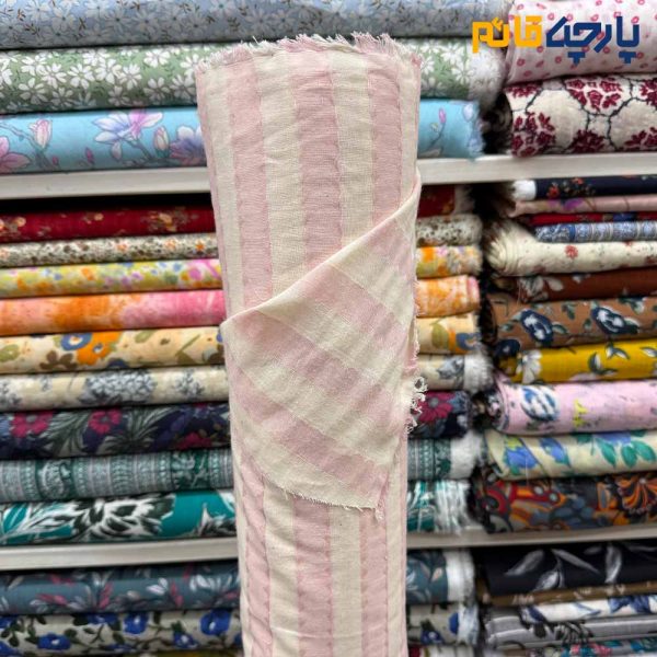 پارچه بهاره و تابستانه لینن طرحدار رنگ صورتی کرم راه راه برجسته خاص عرض ۱۵۰