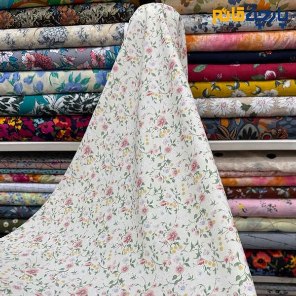 کرپ نخ طرحدار زمینه سفید شیری گل بهاری خوشرنگ