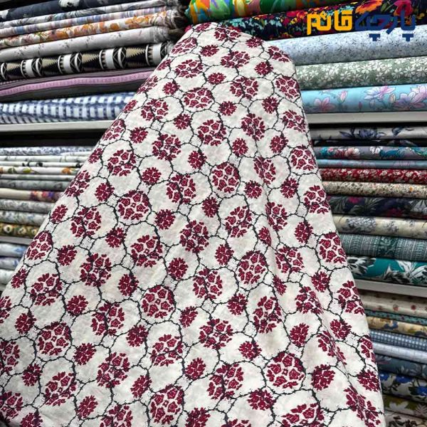 پارچه بهاره تابستانه وال طرحدار زمینه کرم طرح زرشکی