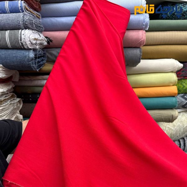 پارچه بهاره تابستانه لینن سفارشی ساده ریزشی رنگ قرمز خاص عرض ۱۵۰