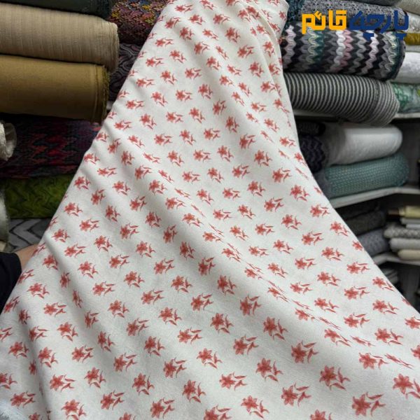 پارچه بهاره تابستانه لینن طرحدار کره ای زمینه کرم روشن طرح ریز آجری رنگ عرض ۱۵۰