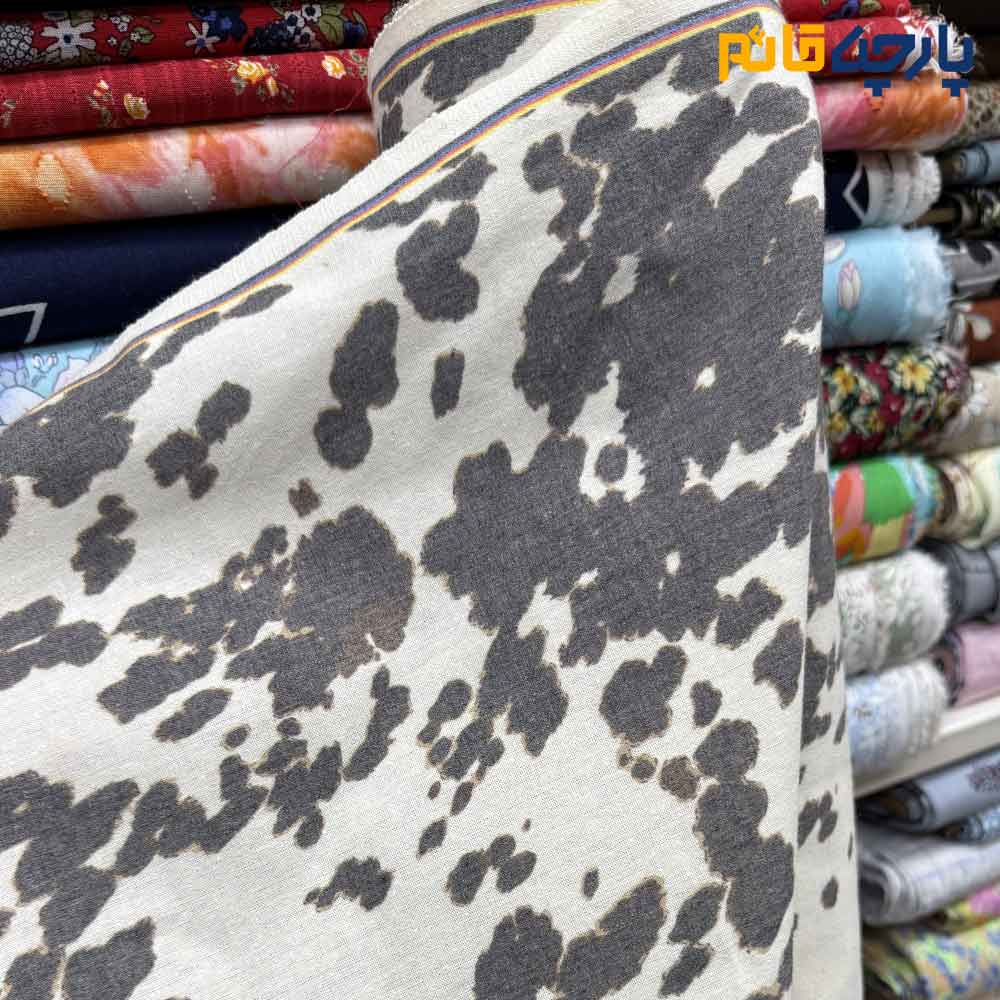 پارچه بهاره و تابستانه لینن طرحدار زمینه کرم طرح شینس قهوه ای