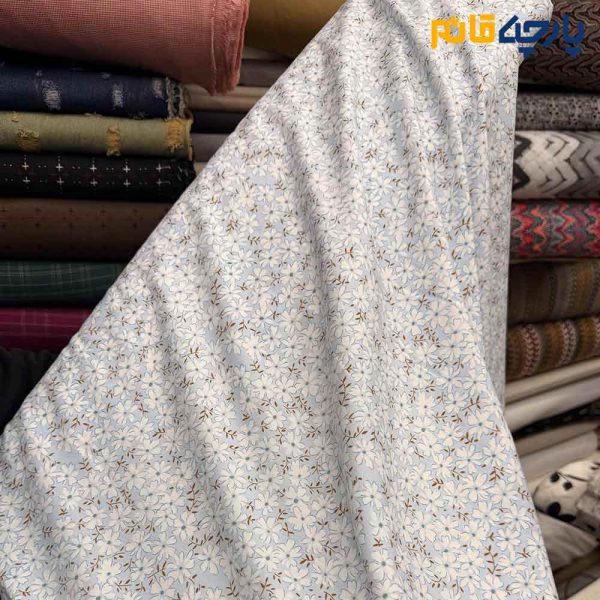پارچه وال طرحدار کره ای زمینه آبی روشن گل ریز