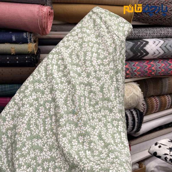پارچه وال طرحدار کره ای گلریز زمینه سبز روشن گل سفید