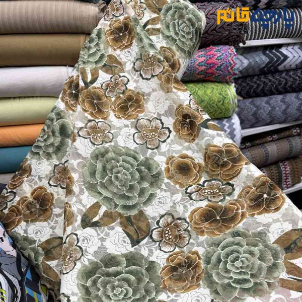 پارچه مجلسی دانتل کشی زمینه روشن طرح گل قهوه ای سبز