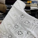 پارچه مجلسی تور کتان خاص رنگ سفید طرح دایره و گل