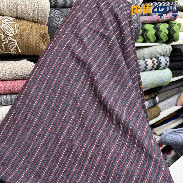 پارچه پاییزه و زمستانه کشمیر راه راه برجسته دورو رنگ طوسی تیره راه قرمز