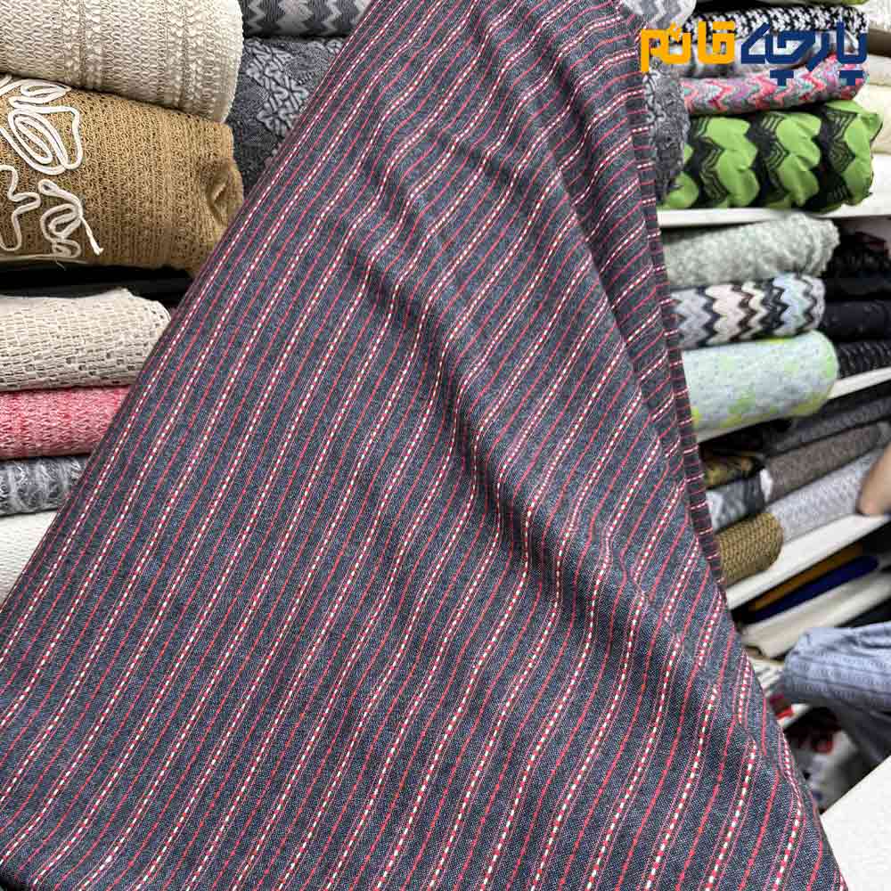 پارچه پاییزه و زمستانه کشمیر راه راه برجسته دورو رنگ طوسی تیره راه قرمز