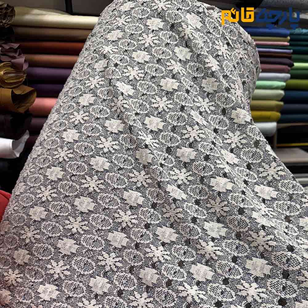 پارچه پاییزه و زمستانه بافت تریکو نخ سرمه ای با زمینه کرم