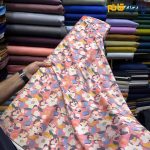پارچه مجلسی سیلک ابریشم طرحدار زمینه صورتی بیبی پینگ گل خاص
