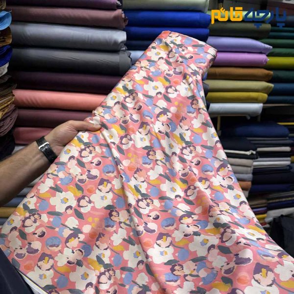 پارچه مجلسی سیلک ابریشم طرحدار زمینه صورتی بیبی پینگ گل خاص