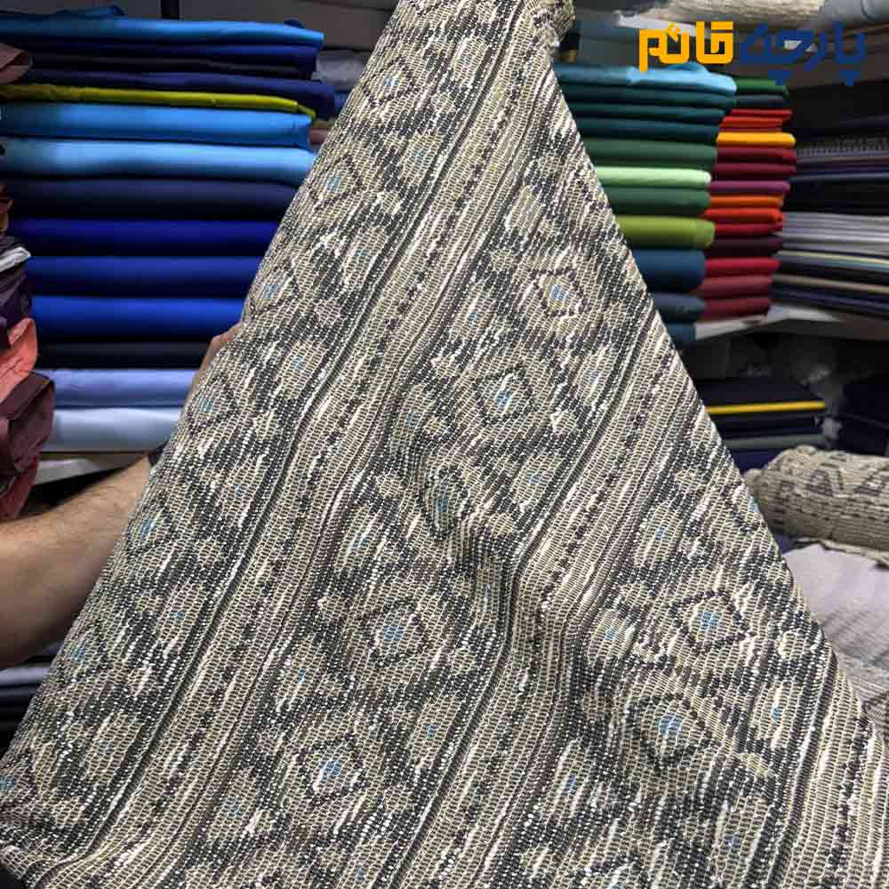 پارچه پاییزه و زمستانه بافت تریکو طرح موناکو ریز رنگ کرم طلایی با آبی