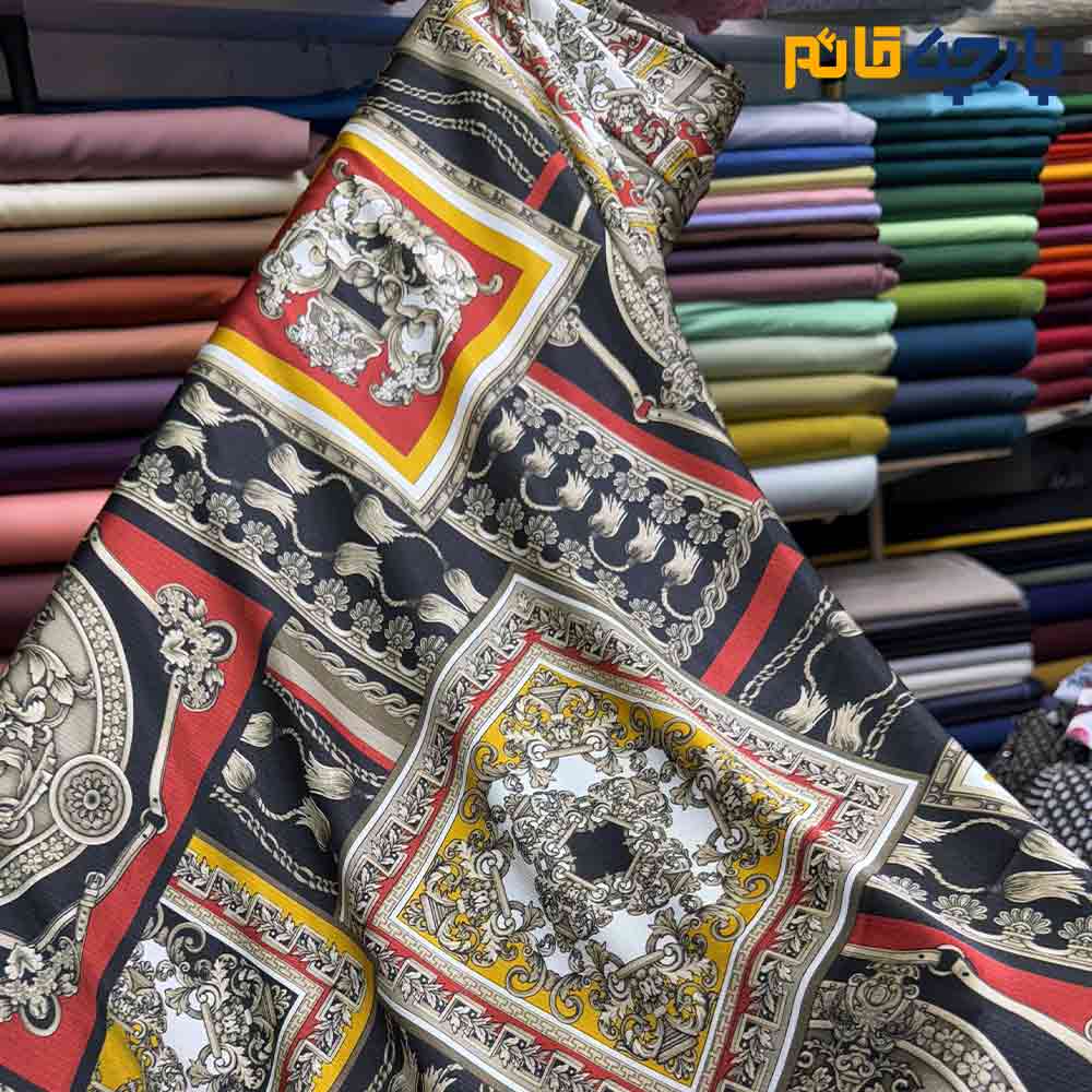 پارچه مجلسی سیلک ابریشم طرحدار طرح کتیبه رنگ قرمز طلایی