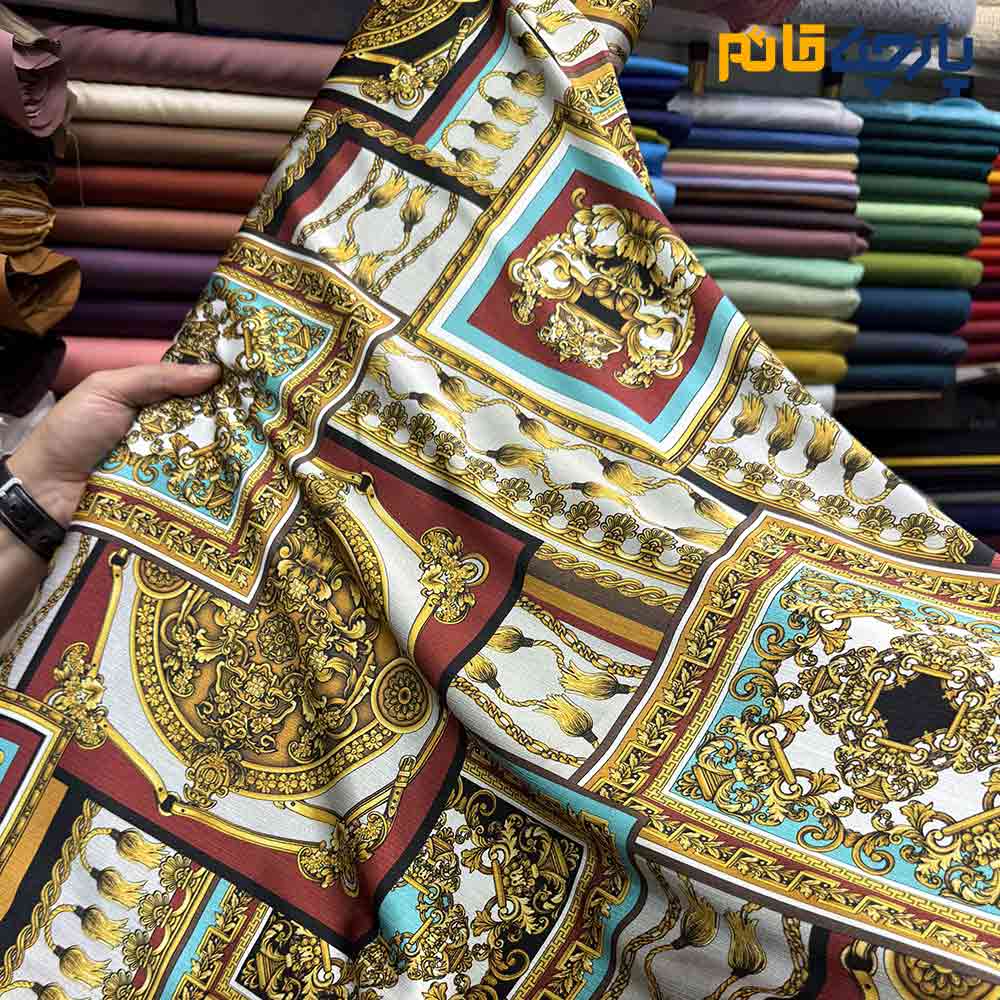 پارچه مجلسی سیلک ابریشم طرحدار طرح کتیبه رنگ زرشکی آبی فیروزه ای