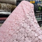 پارچه مجلسی دانتل کتان رنگ صورتی روشن دو طرف حاشیه