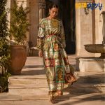 پارچه مجلسی سیلک ابریشم طرحدار طرح کتیبه رنگ زرشکی آبی فیروزه ای
