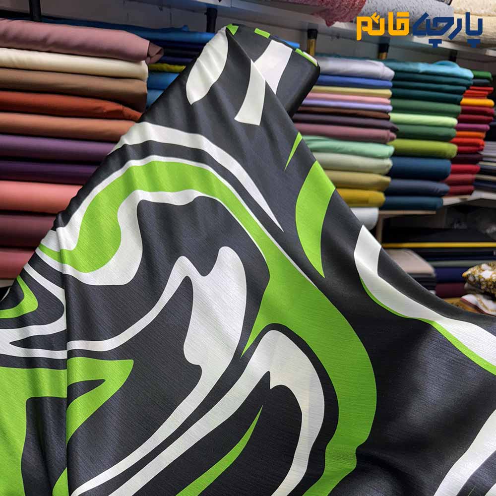 پارچه مجلسی سیلک ابریشم طرحدار طرح راه منحنی پیات رنگ مشکی و سبز روسن