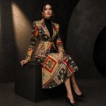 پارچه مجلسی سیلک ابریشم طرحدار طرح کتیبه رنگ قرمز طلایی